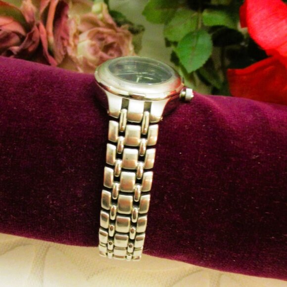 EDDIE BAUER Classic Dress Bracelet Watch ~ VINTAGE Quartz Silver Burgundy Watch - Picture 9 of 13